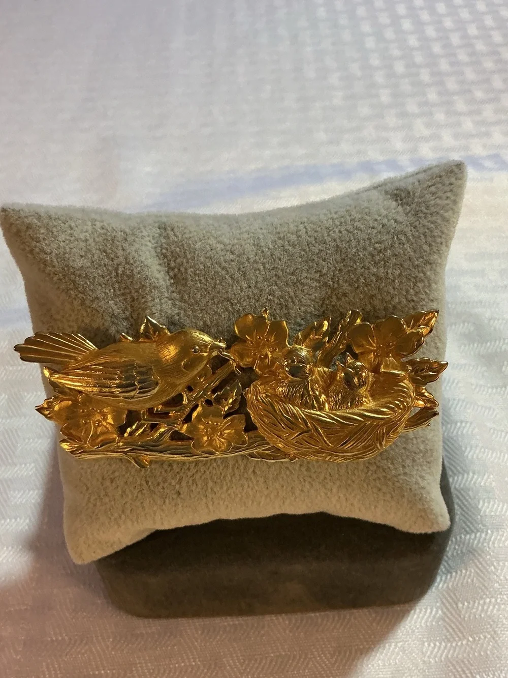 Songbird and Bird Nest Gold Tone B delightful figural